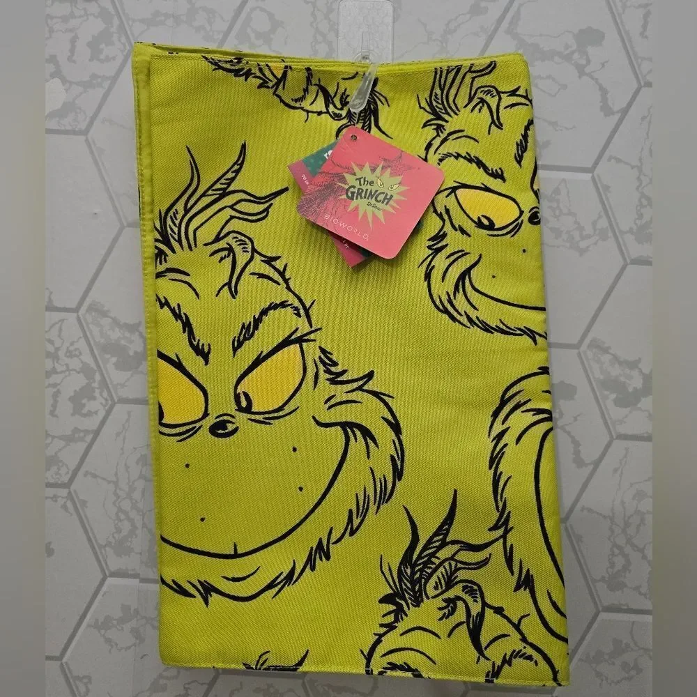 Nwt Dr. SEUSS The Grinch Stole Christmas Table Runner, Green